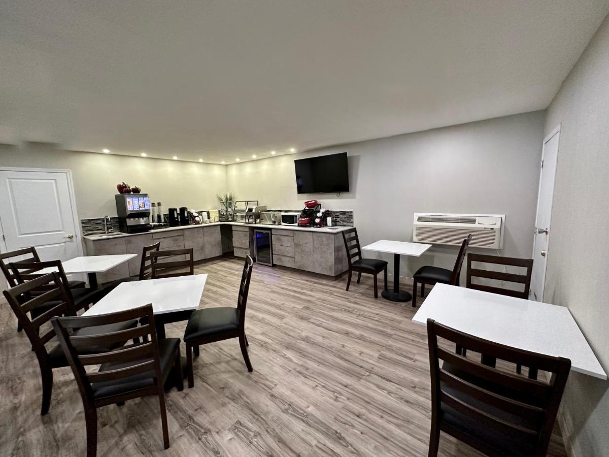 Econo Lodge Inn & Suites Пинчер Крийк Екстериор снимка