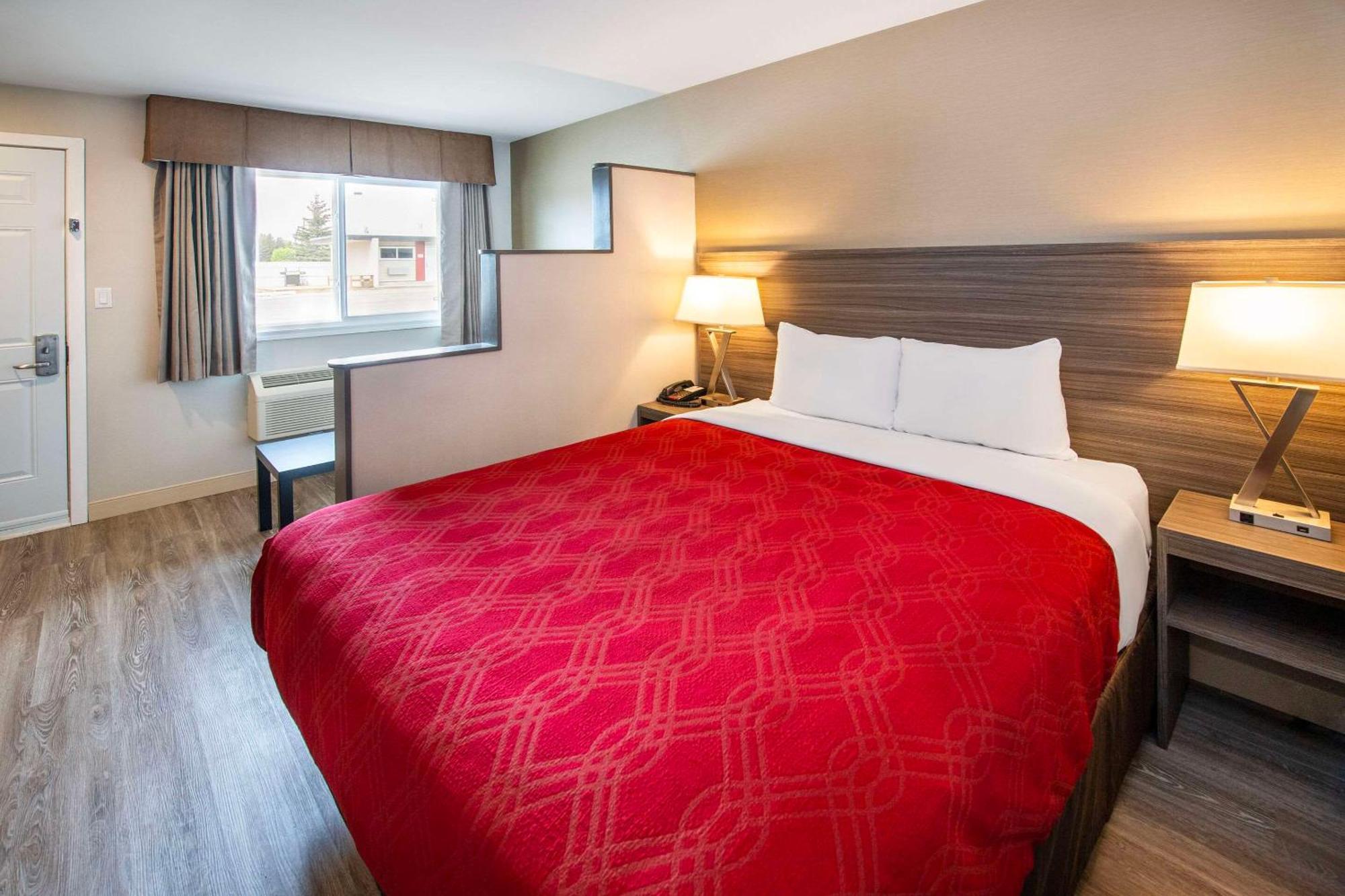 Econo Lodge Inn & Suites Пинчер Крийк Екстериор снимка