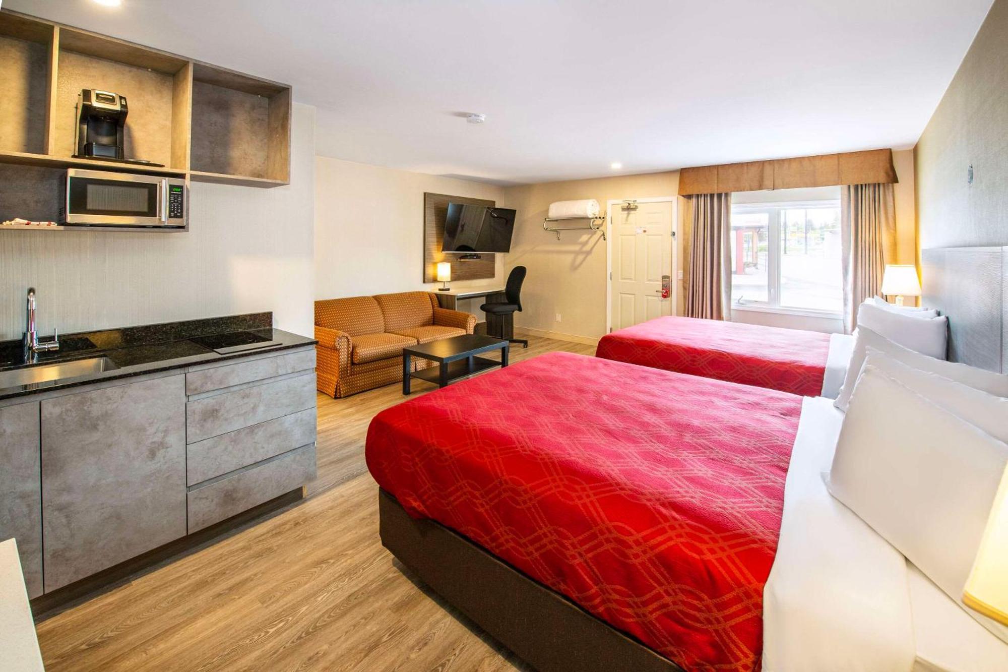 Econo Lodge Inn & Suites Пинчер Крийк Екстериор снимка