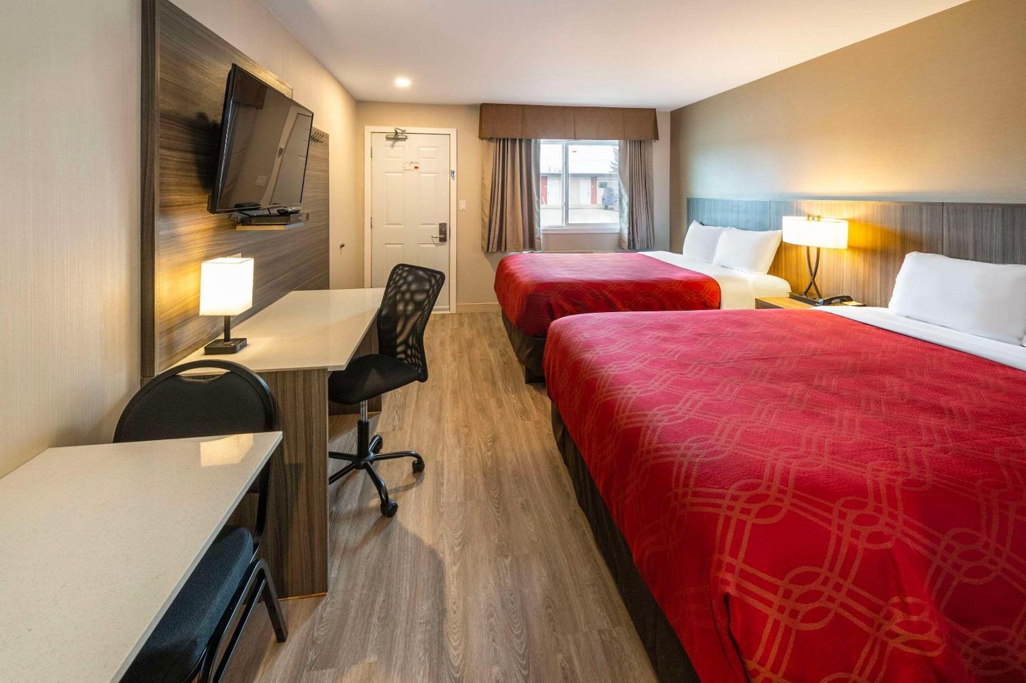 Econo Lodge Inn & Suites Пинчер Крийк Екстериор снимка