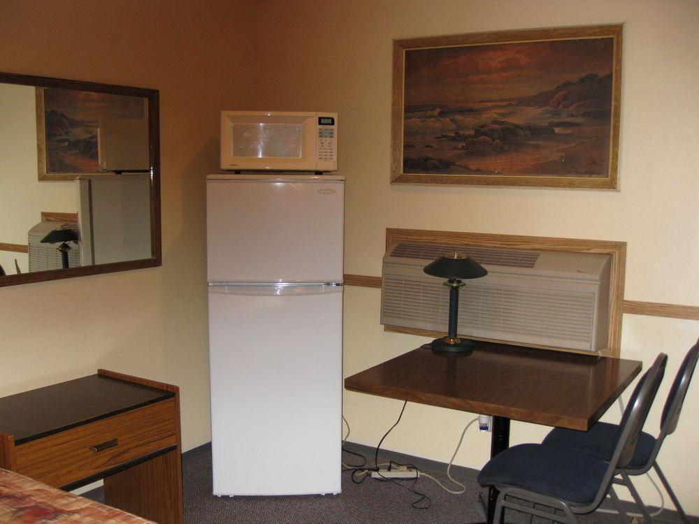 Econo Lodge Inn & Suites Пинчер Крийк Екстериор снимка
