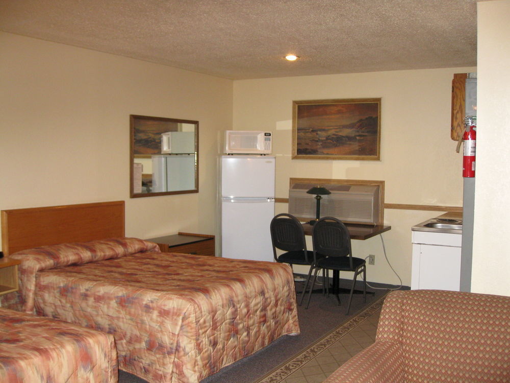 Econo Lodge Inn & Suites Пинчер Крийк Екстериор снимка