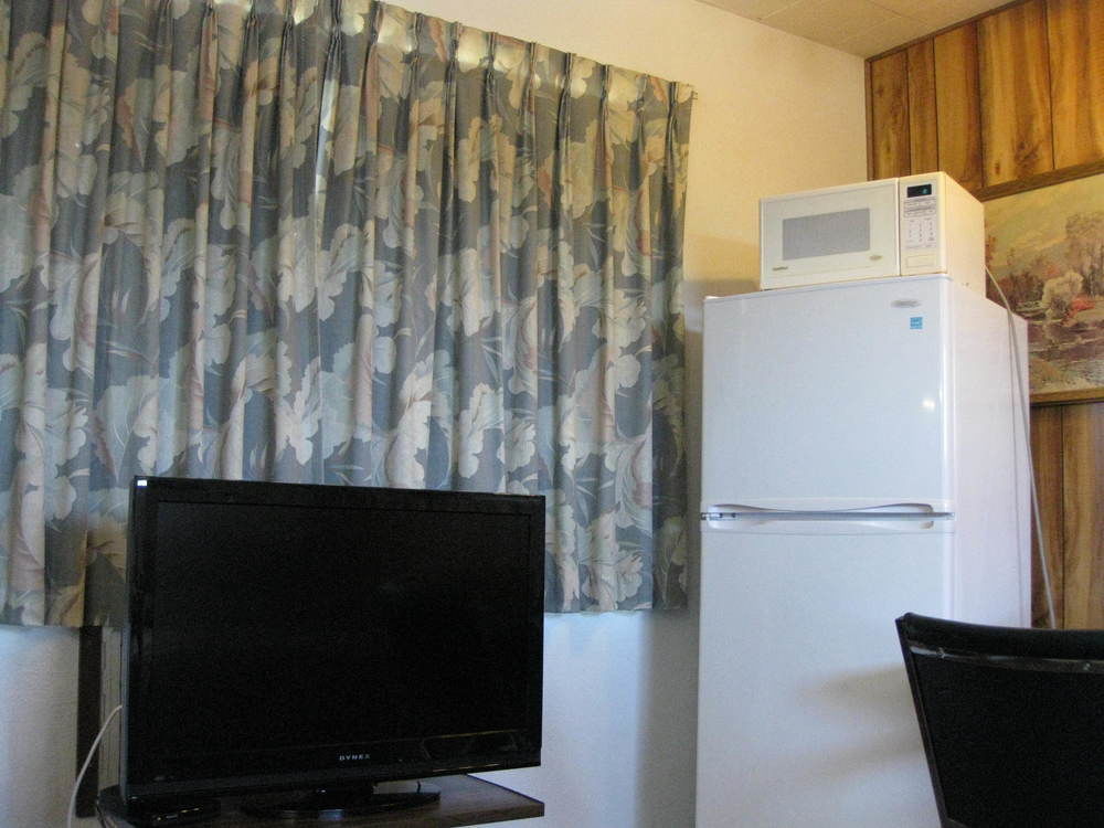 Econo Lodge Inn & Suites Пинчер Крийк Екстериор снимка