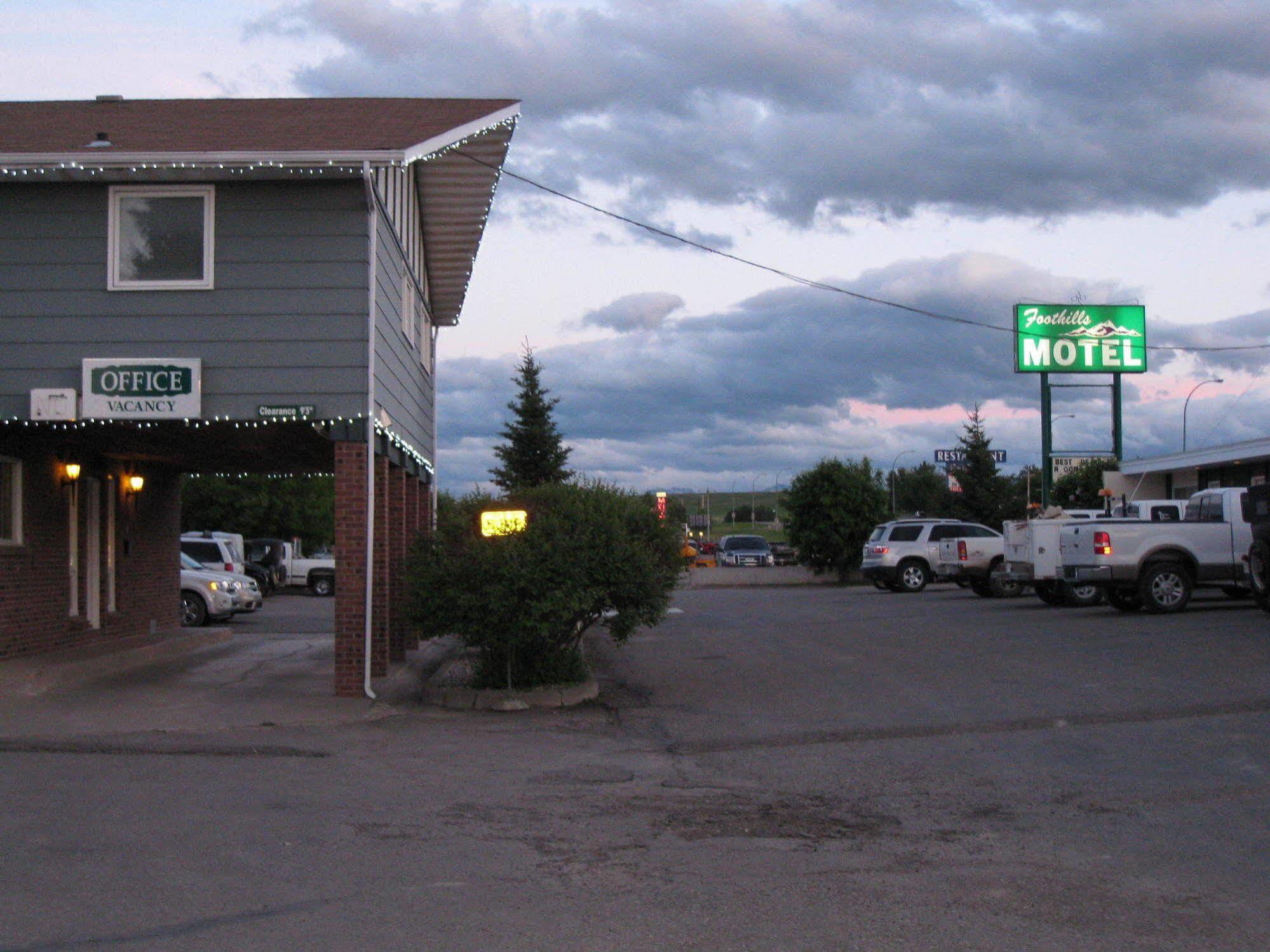 Econo Lodge Inn & Suites Пинчер Крийк Екстериор снимка