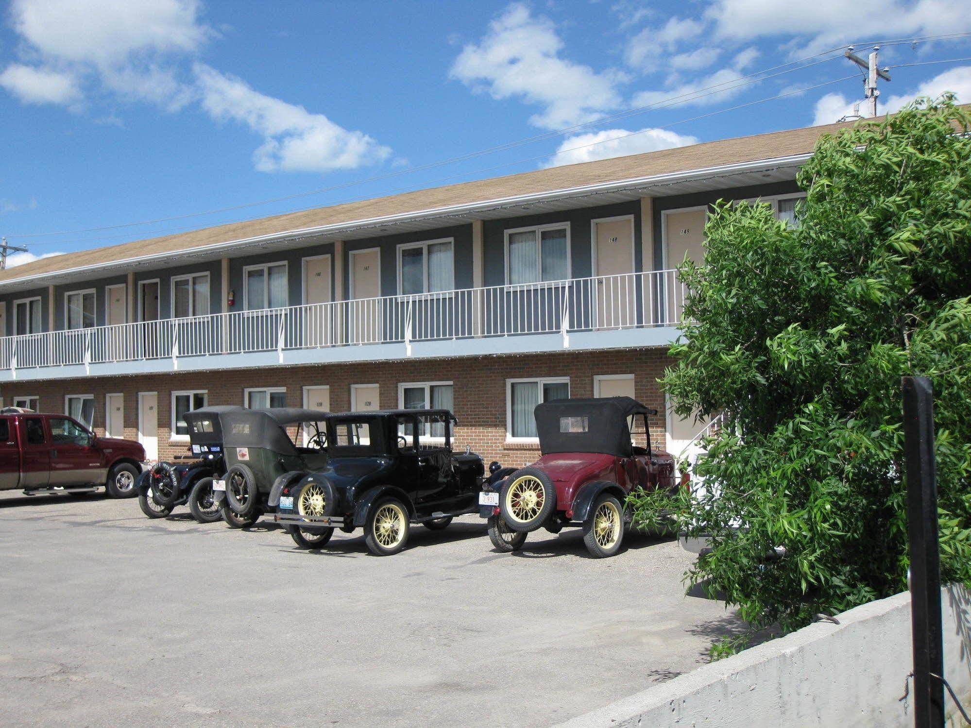 Econo Lodge Inn & Suites Пинчер Крийк Екстериор снимка
