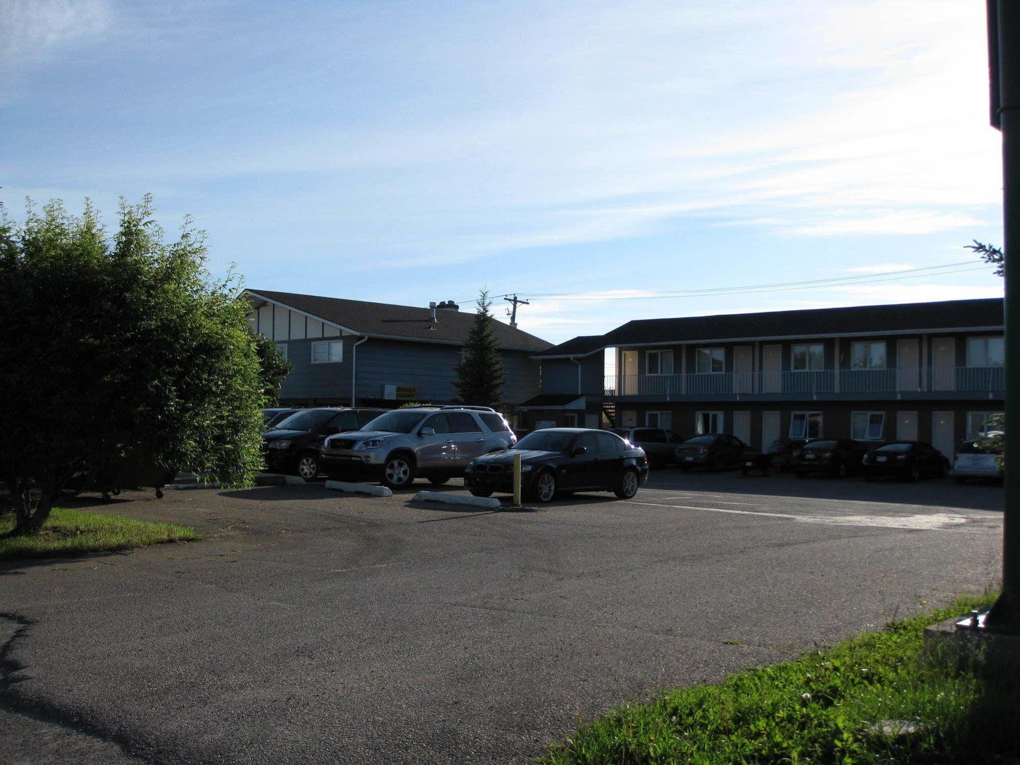 Econo Lodge Inn & Suites Пинчер Крийк Екстериор снимка
